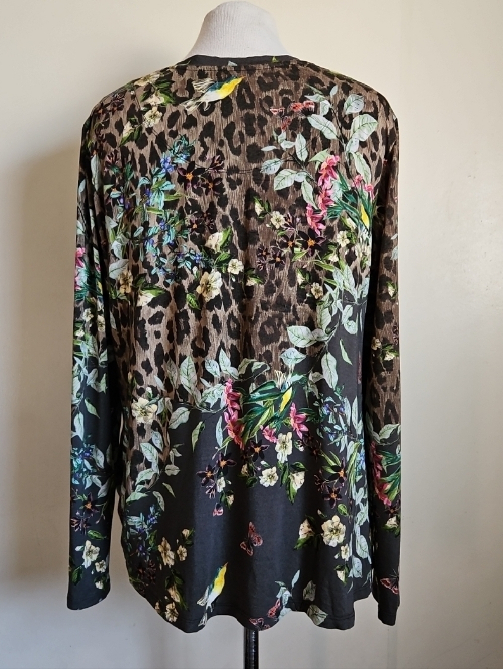 Johnny Was Ash Bird Floral & Leopard Print V-Neck Long Sleeve Top Tee Sz Medium - Picture 4 of 14